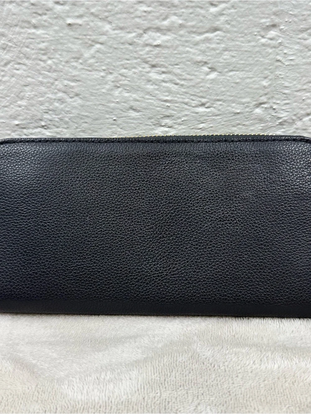 Fossil Black Cowhide Leather Zip Around Wallet Gold Hardware Pebbled Clutch